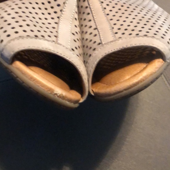 Fall in LOVE🍂 These shoes are sooo dang cute and ready to create your look 😍 - Picture 7 of 7